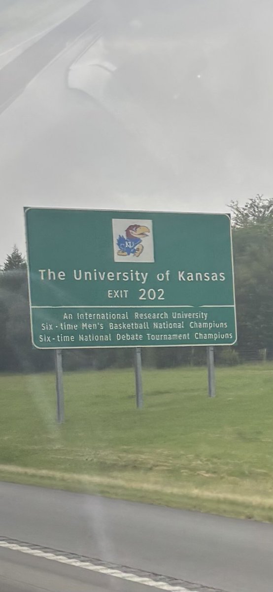 isbelWATCHER's tweet photo. In enemy territory #MIZ https://t.co/sPNQYqfntI