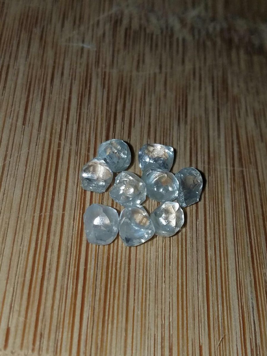 JACKBOYZ's tweet photo. Blood 🩸 Diamonds….. some of you never seen a raw diamond ever https://t.co/Sdq1UcqB2I