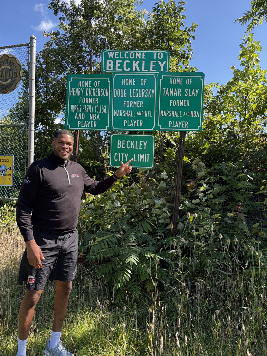 slay9's tweet photo. Seeing my name on this sign for the first time hit differently.

It made me think about all the early mornings, late nights, sacrifices, and everyone who helped me along the way. Coming home and seeing this is truly humbling.

Thank you, Beckley, WV. I’ll always be proud to represent my hometown. ❤️🏀 #Grateful #HometownPride