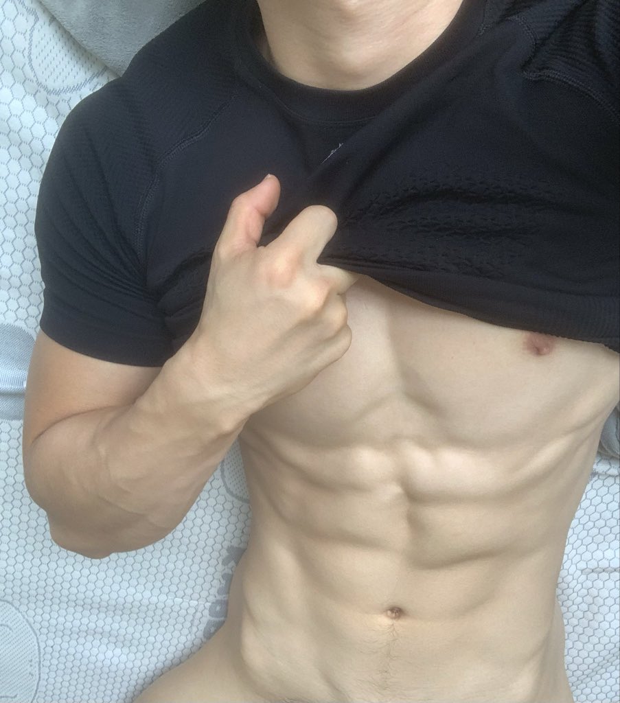 CornerIts72335's tweet photo. 夸我体脂夸我肉量都可以
夸我乳头好看是什么意思😳 https://t.co/2DLnXM4JIU