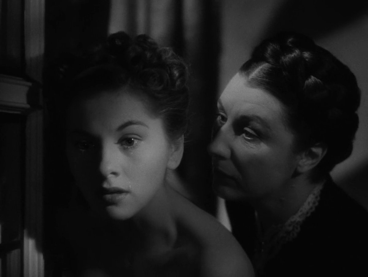 oldhllywoods's tweet photo. rebecca (1940) dir. alfred hitchcock https://t.co/0His5CTnO0
