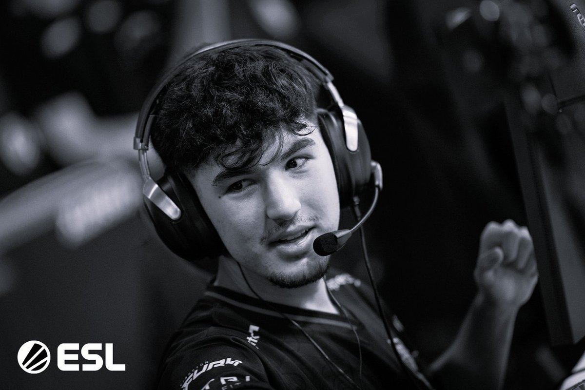 rentufps's tweet photo. Salve,

Em comum acordo com a @REDCanids, estou oficialmente F/A e disponível para novos desafios.
 
Agradeço a quem escolheu buscar os fatos antes de formar um julgamento. Sempre acreditei que em um time as questões internas deveriam ser resolvidas sem envolvimento externo, e esse princípio não foi respeitado. Da minha parte, cumpri meu contrato com seriedade e respeito, do início ao fim, honrando cada compromisso assumido.

Acredito que o tempo se encarrega de colocar tudo em seu devido lugar, porque a verdade sempre prevalece, e para mim, já é o suficiente.

Saio de cabeça erguida, sei que vivo minha melhor fase e vou manter o mesmo compromisso de sempre: profissionalismo, dedicação e vontade de competir.

Minha DM está aberta. 📩