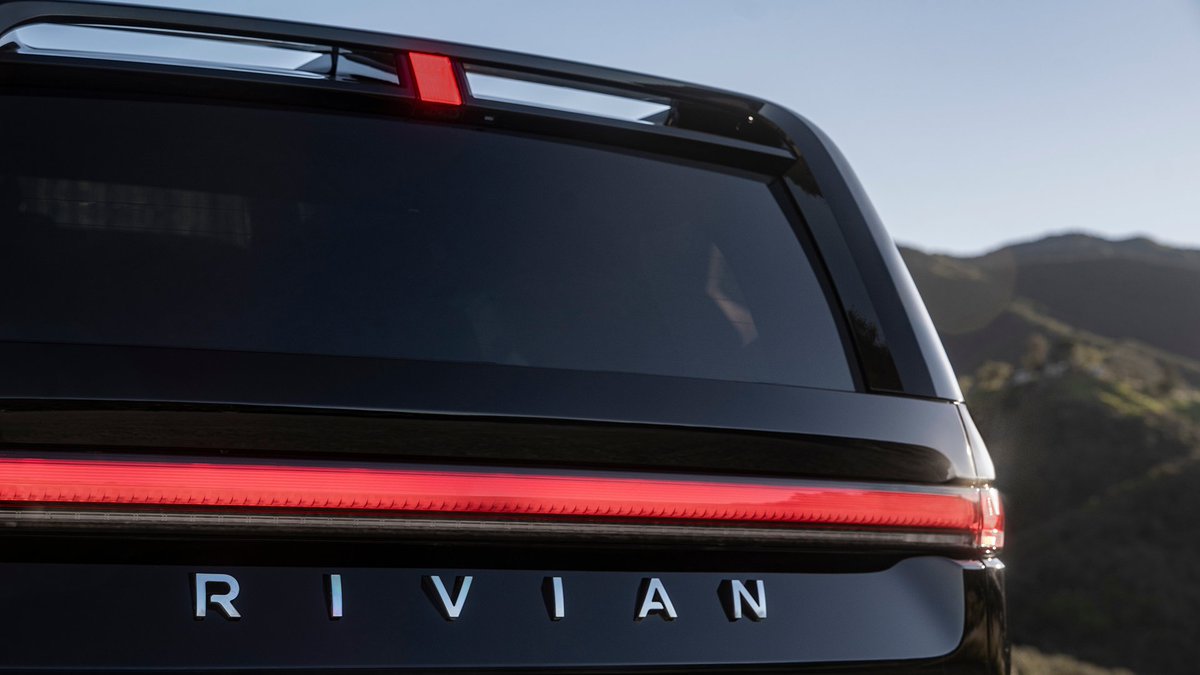 Rivian's tweet photo. Midnight looks good at any hour. ✨ https://t.co/0g80vY9RmH