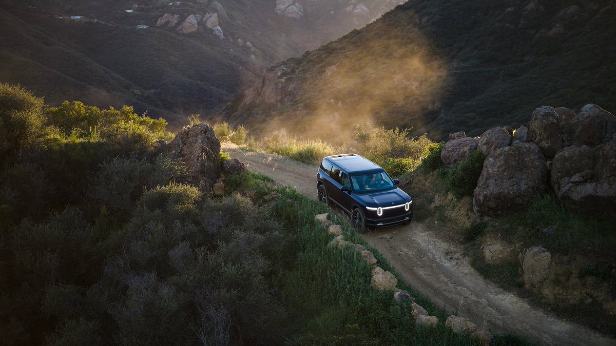 Rivian's tweet photo. Midnight looks good at any hour. ✨ https://t.co/0g80vY9RmH