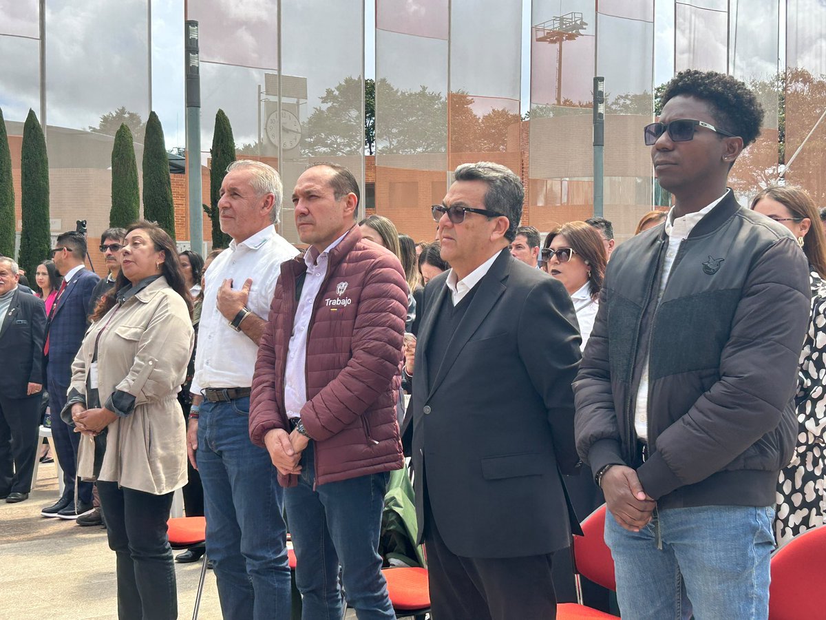 ServiciodEmpleo's tweet photo. Nuestro directo, acompaña al ministro del Trabajo, en la Rendición de Cuentas del Sector Trabajo. Presentamos los resultados del SPE y reafirmamos nuestro compromiso con un mercado laboral más inclusivo, fortaleciendo la conexión entre el talento y las oportunidades. https://t.co/BoU9FIzqC2