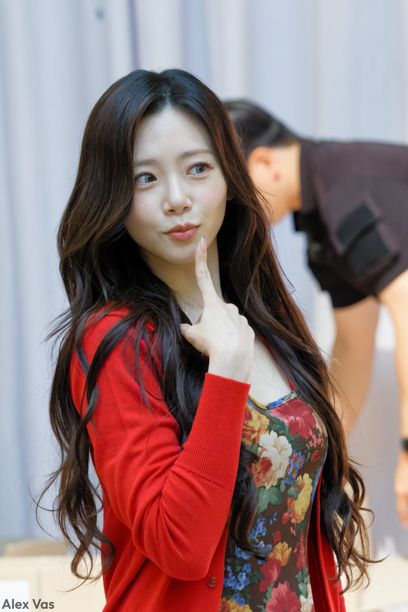 virusalexx07's tweet photo. 260703 UAU Makestar fansign Jiu
#UAU #Dreamcatcher #유아유 #드림캐쳐 
#2nd_Mini_Album #Playlist #Your_Youth #GENE 
#Jiu #지유 https://t.co/leG3ghMDkc