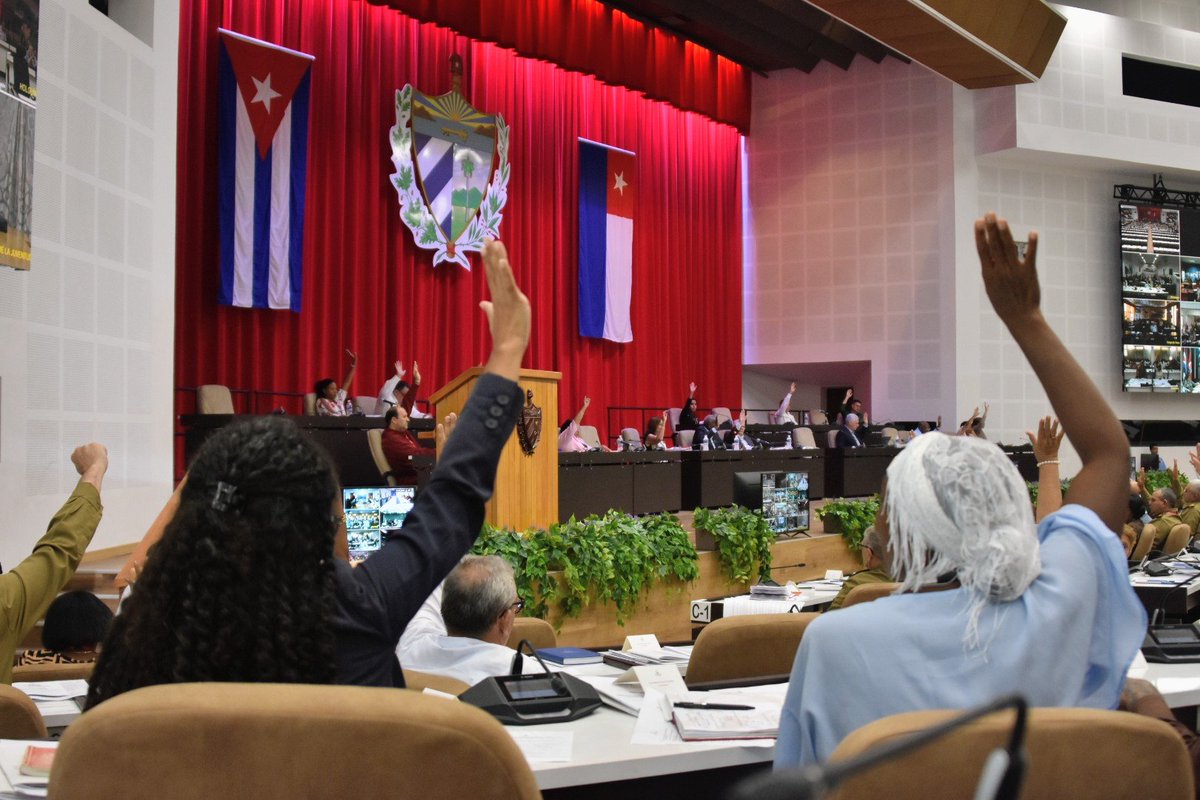 MMarreroCruz's tweet photo. #Cuba dio un paso trascendental hacia la actualización del ordenamiento jurídico del país con la aprobación, por los diputados a la @AsambleaCuba, de cinco leyes que fortalecen la institucionalidad.

#ProgramaDeGobierno https://t.co/GLXuxnln6n