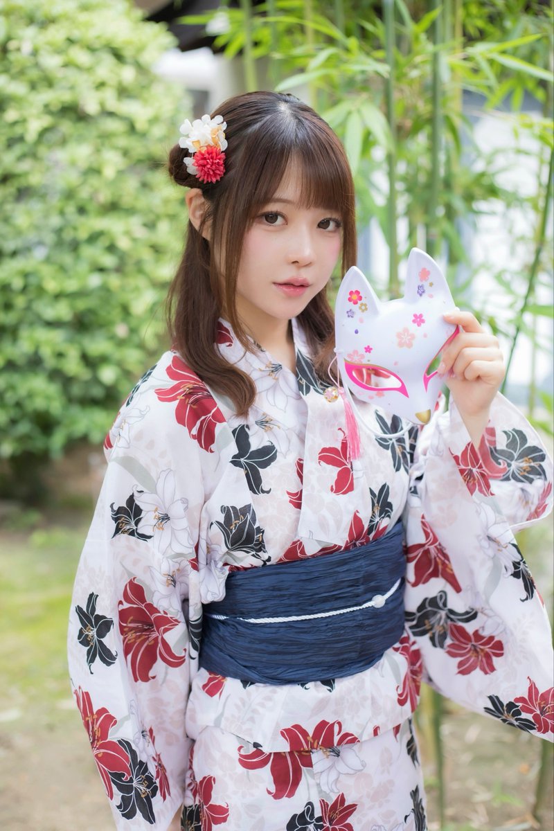 asselfblue's tweet photo. 夏フェス真っ盛りながら仕事の事情で予定が組みづらい8月、そんな感じなのでフェスの予定はなく行けそうなライブ模索中です💦（8/9のTohkei単独は行きますよ😊）
#8月も仲良くしてくれる人リプかいいね https://t.co/r4bvBOBBZT