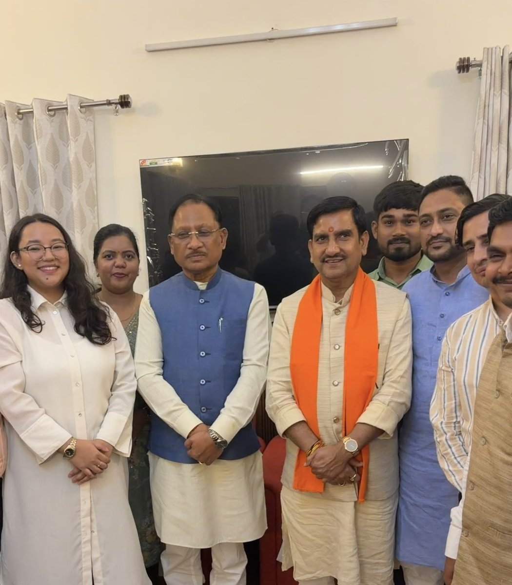 gkeren09's tweet photo. I had the honour of meeting Shri  @vishnudsai Ji, Hon'ble Chief Minister of Chhattisgarh today at the residence of Shri @tokhansahu_bjp , Hon’ble Minister of State for Housing and Urban Affairs, today in New Delhi. https://t.co/O994rm40hx
