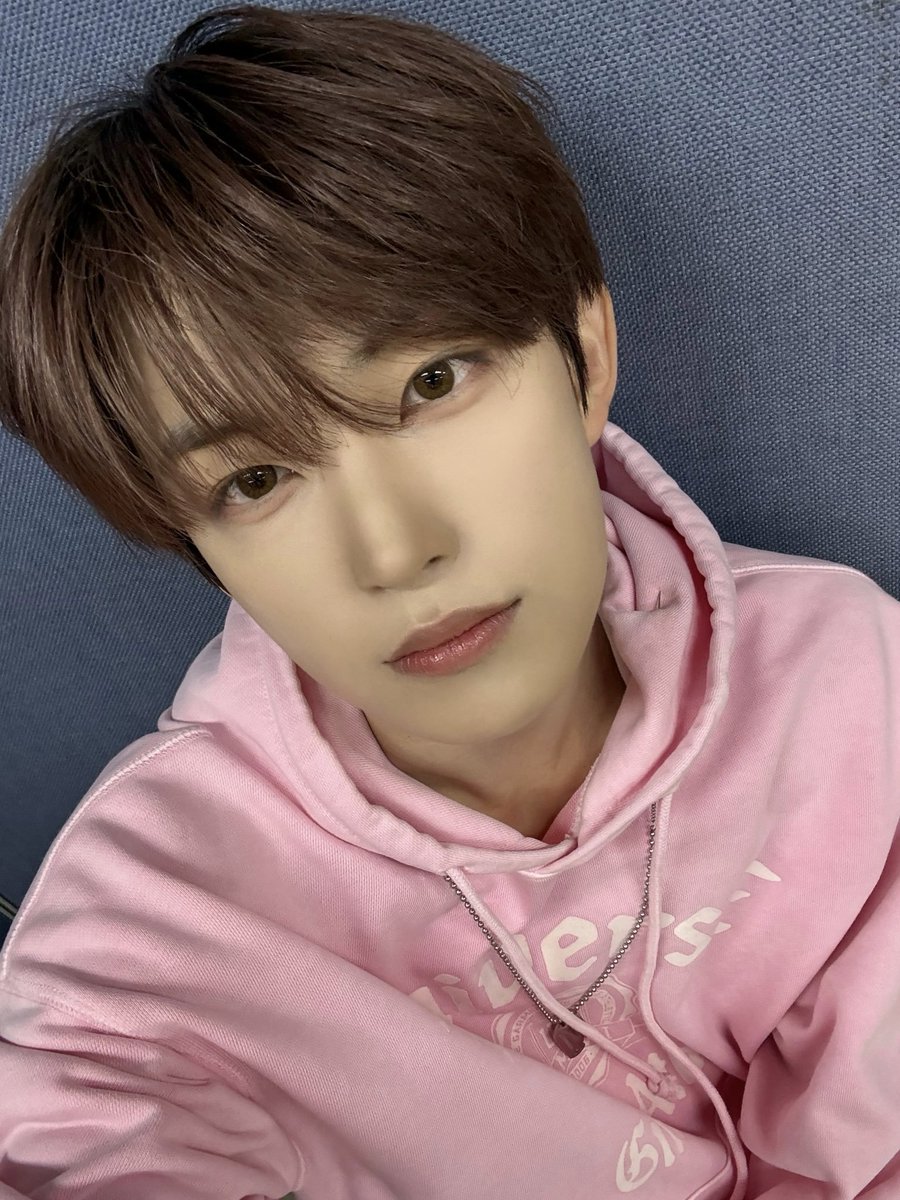 geonbloom's tweet photo. i feel like geonwoo's pretty side is so underrated compared to his handsome oppa side. first of all, he's a total beauty and the spitting image of his mom! i think his pretty eyes and aegyosal give him such a soft impression along with his cute lip shape https://t.co/X5MLN0JxCY