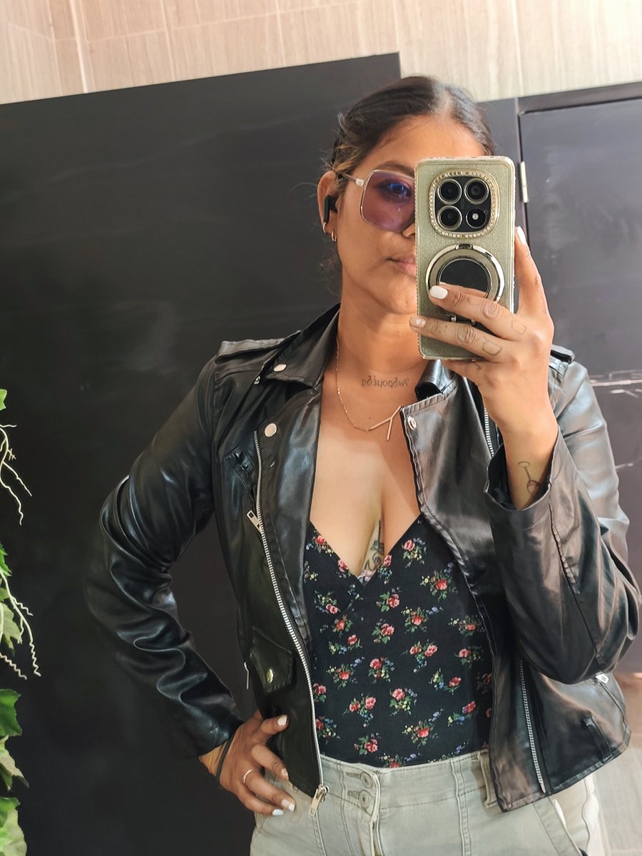 YarisCastillo_'s tweet photo. Llegó la hora de manejar la batimoto🤭 https://t.co/gsOxhUvKud