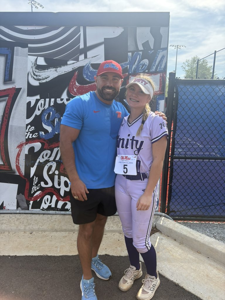 10peytonclark's tweet photo. Happy birthday @CoachBBuchanan!!! Hope you have the best day ❤️💙🦈 https://t.co/bKdDyVaQbz