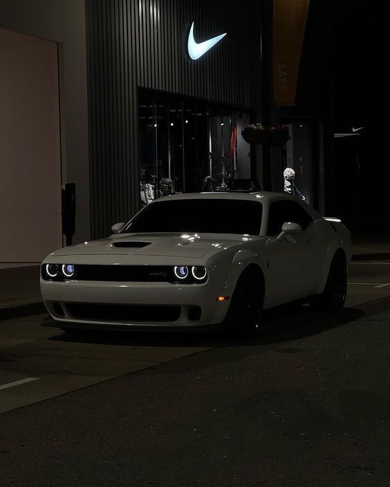 Auto_Porn's tweet photo. w h i t e 
k n i g h t. https://t.co/ja3IbyfCh7