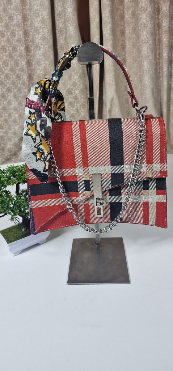 3ayleather's tweet photo. The vertex collection.

#AccessoriesThatSlay #WomanWithStyle #LifestyleBlogger #DailyBag #SignatureStyle #ItBagEnergy #TheLeatherRoom #NigerianFashion #StyleMuse #HandcraftedTimelessBold https://t.co/vbjkYF8lZ5