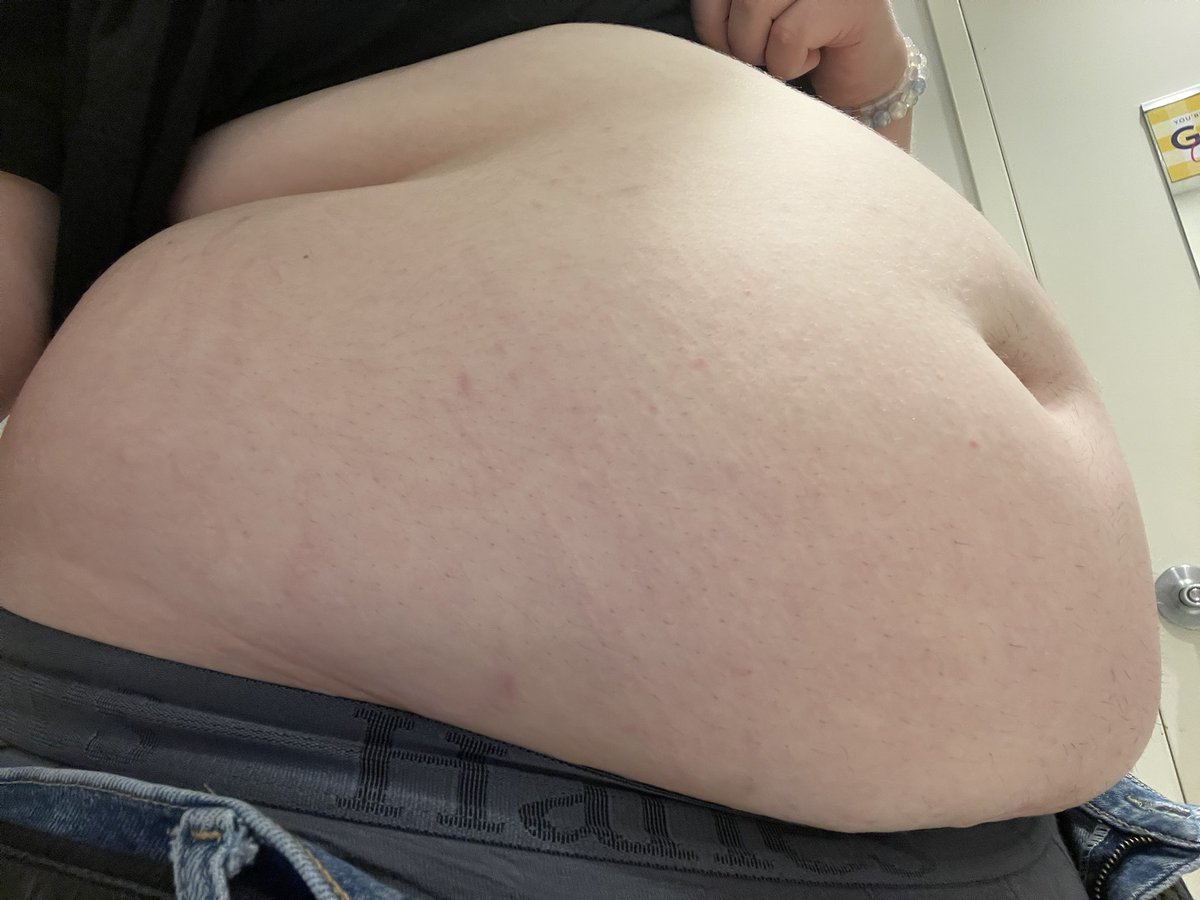 sangriasauce's tweet photo. bored at work here's some tummy to keep you prepared for tonight :3 https://t.co/saVayAIdn9
