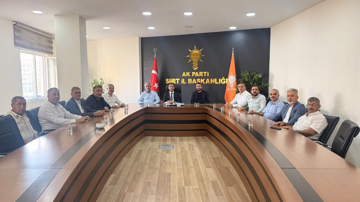 Omer_Inann's tweet photo. 📌 İSTİŞARE TOPLANTISI

Ak Parti Eruh İlçe Başkanlığı olarak; Siirt İl Başkanlığımızın düzenlemiş olduğu, İl, İlçe ve Belde Başkanları İstişare Toplantısına katılım sağladık.

Toplantımızda teşkilat çalışmalarımızı, sahadaki faaliyetlerimizi ve önümüzdeki döneme ilişkin hedeflerimizi kapsamlı şekilde değerlendirerek istişarelerde bulunduk.

Birlik ve beraberlik içerisinde, ortak akıl ve istişare anlayışıyla çalışmalarımızı kararlılıkla sürdürmeye devam ediyoruz.

Toplantımızın ilimiz, ilçelerimiz, teşkilatımız ve davamız adına hayırlara vesile olmasını temenni ediyoruz.

#AkPartiEruh 
#TürkiyeYüzyılı