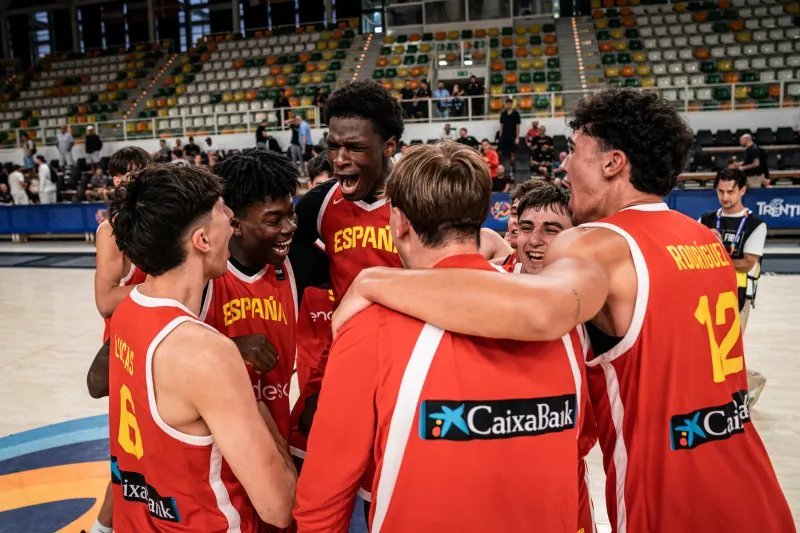 pebeterodorado's tweet photo. 🤩 ¡𝗔 𝗦𝗘𝗠𝗜𝗜𝗜𝗦𝗦𝗦 𝗘𝗡 𝗧𝗥𝗘𝗡𝗧𝗢!

🏀 Ls selección española masculina sub-18 remontó 29 puntos a Grecia (69-66) para clasificar a la semifinal del Europeo sub-18, donde se medirá a Eslovenia. https://t.co/tXzLNunvUF