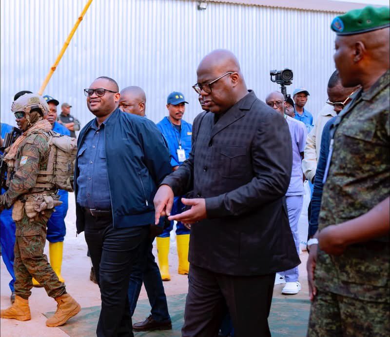 kajasarah18's tweet photo. #RDC : Ă #Kaniama #Kasese, le visage du chef de l'Ătat prĂ©sage une grande satisfaction pour le travail de son disciple Doudou Fwamba Likunde Li-Botayi @LikundeR .
En marge de l'inauguration de lâHĂŽpital Maman @DeniseNyakeru Tshisekedi, le PrĂ©sident de la RĂ©publique, SEM FĂ©lix Antoine Tshisekedi @fatshi13 a Ă©changĂ© avec son Ministre des Finances Ă Kaniama Kasese, le visage du chef de l'Ătat prĂ©sage une grande satisfaction pour le travail de son disciple Doudou fwamba R.likunde .
Quand la confiance du Chef de lâĂtat rencontre lâengagement de son ministre des Finances. question de connaĂźtre les mĂ©canismes de financement de tous ces travaux dissĂ©minĂ©s sur l'ensemble du territoire national.