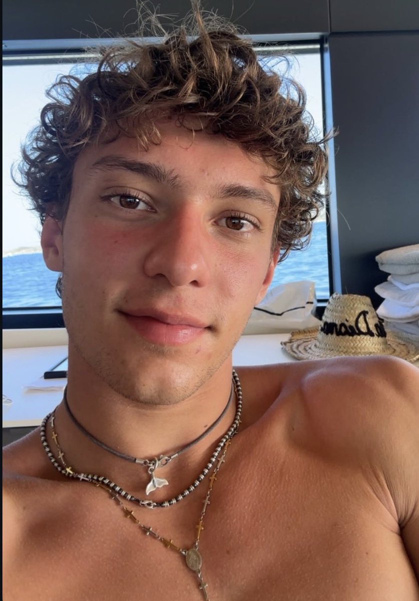 italianspeeder's tweet photo. ⠀⠀⠀⠀
⠀⠀                   flirting with the 𝐬𝐮͟𝐧͟𝐬͟𝐡͟𝐢͟𝐧͟𝐞. ☀️🌊 https://t.co/OKq1HsB4yg