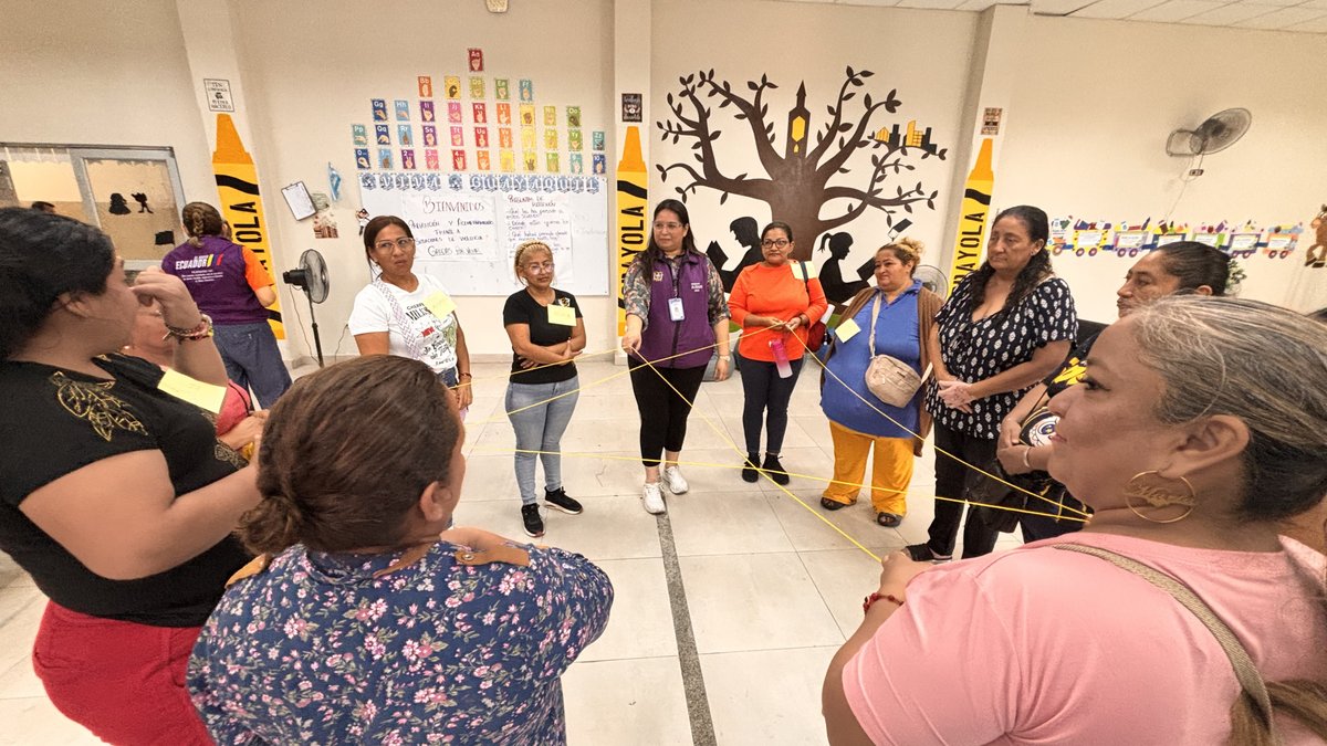 EducacionZ8_Ec's tweet photo. 🛡️📚 En la UEF Guayaquil desarrollamos la estrategia “Ruta te Protejo”, donde los equipos DECE promovieron acciones para prevenir riesgos psicosociales, fortalecer el manejo de las emociones, la resolución pacífica de conflictos y una convivencia segura y protectora. 🤝🏫 https://t.co/lsfTg3OPTl