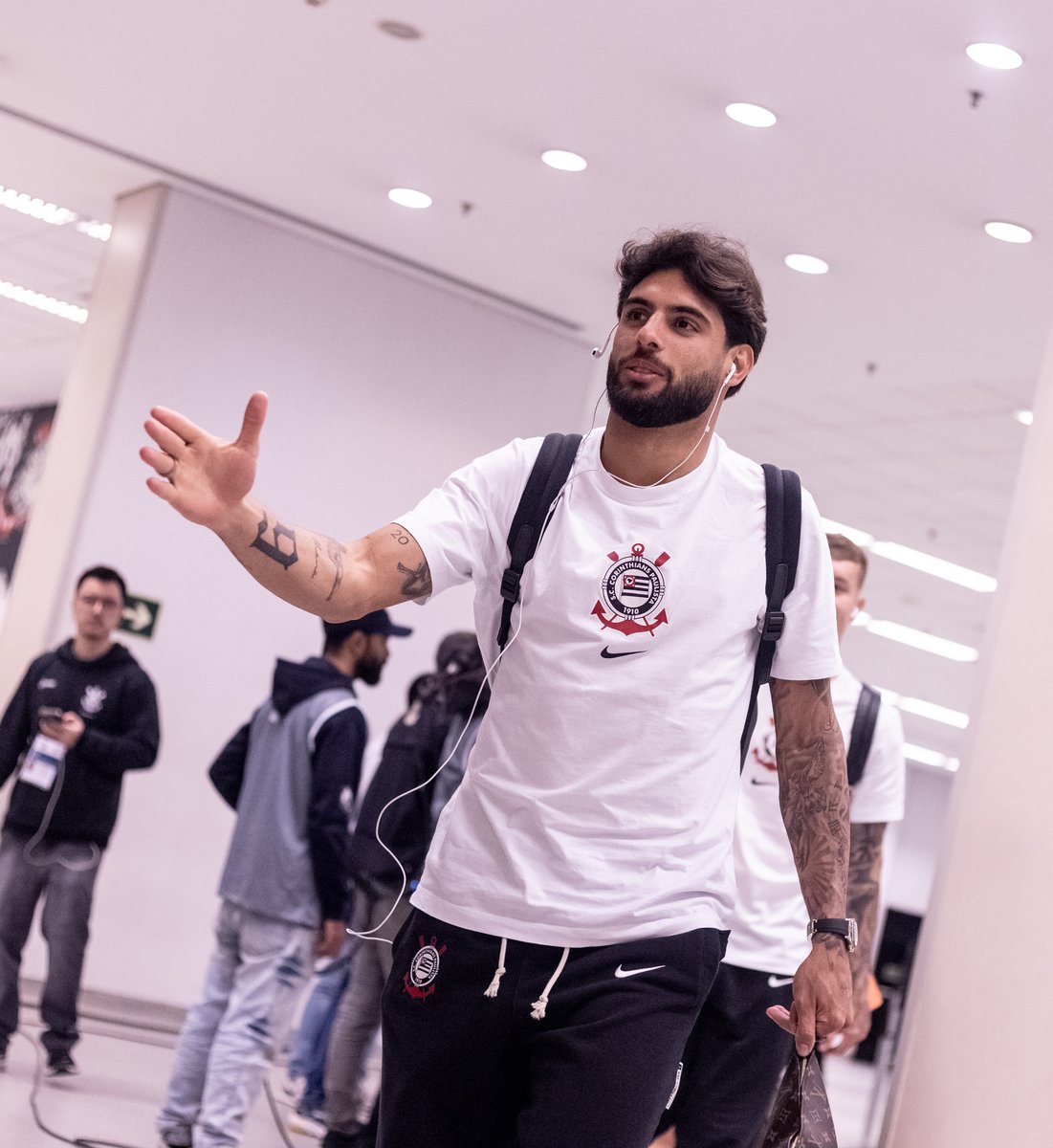 Corinthians's tweet photo. O Time do Povo está na casa! 🏴🏳️

📸 Rodrigo Coca / Corinthians

#SCCPxATH
#VaiCorinthians https://t.co/90T9L47Lr5