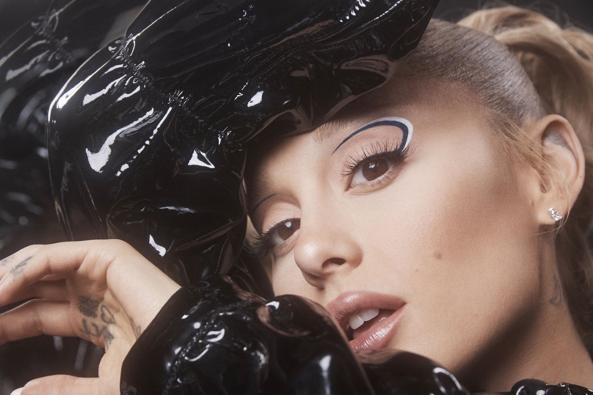 Ariana Grande Charts tweet media