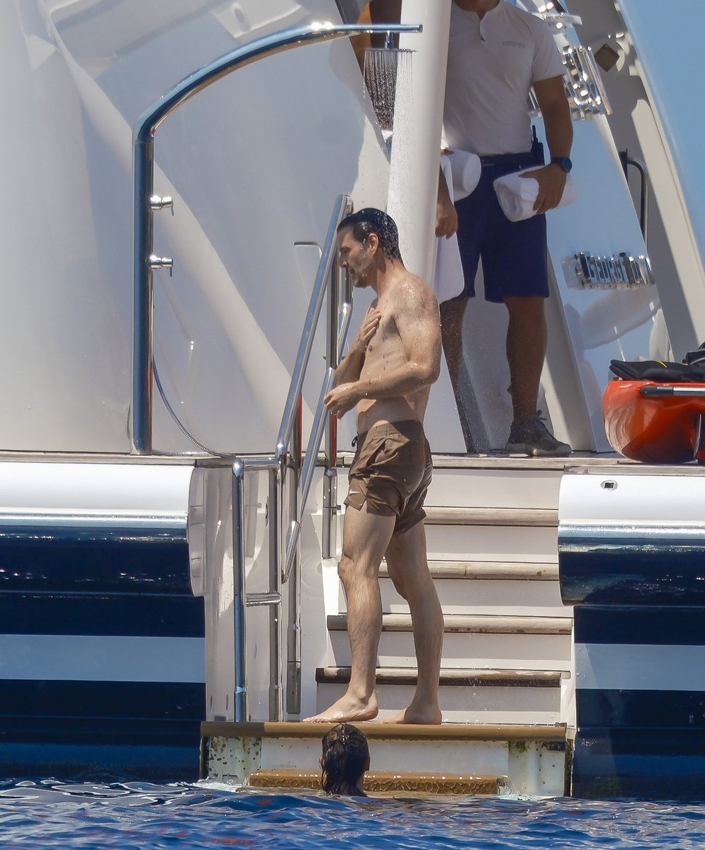 photospascal's tweet photo. Pedro Pascal enjoying a luxury yacht getaway in Mallorca. https://t.co/fho7MsQZKH