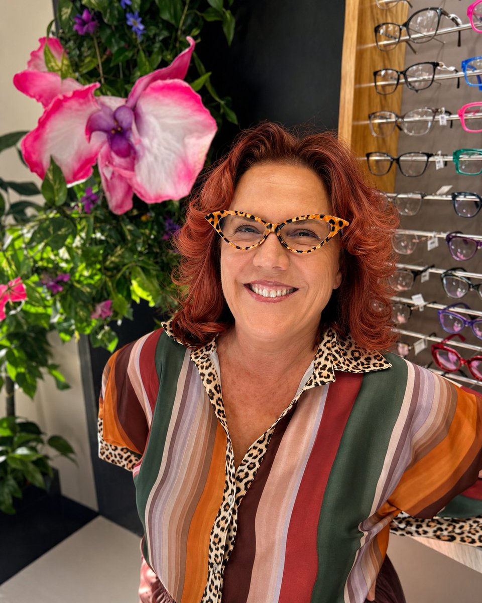SVOptometry's tweet photo. Gorgeous patient Kelly is wearing a stunning Paul Taylor frame fitted with premium multifocal lenses — and this is exactly the kind of eyewear moment we love.

Multifocals should not mean compromising on style. https://t.co/YD4CVCOgq6