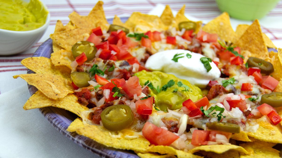 PlatosFaciles's tweet photo. Crujientes, con queso fundido, chili con carne y todos los ingredientes que los hacen irresistibles. ¡Perfectos para compartir! 😋
Aquí te dejo la receta 👉 https://t.co/AXZ2yjuRw6
#Nachos #Aperitivos #RecetasCaseras https://t.co/XUTYoZSiI7