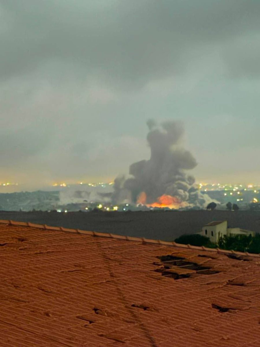 InfoSudLiban's tweet photo. L’armée israélienne vient d’utiliser plus de 700 tonnes d’explosifs dans le sud du Liban.

La terre dans le sud du Liban a tremblé. Tsahal continue de tout raser. https://t.co/rMdCaK7u5Q