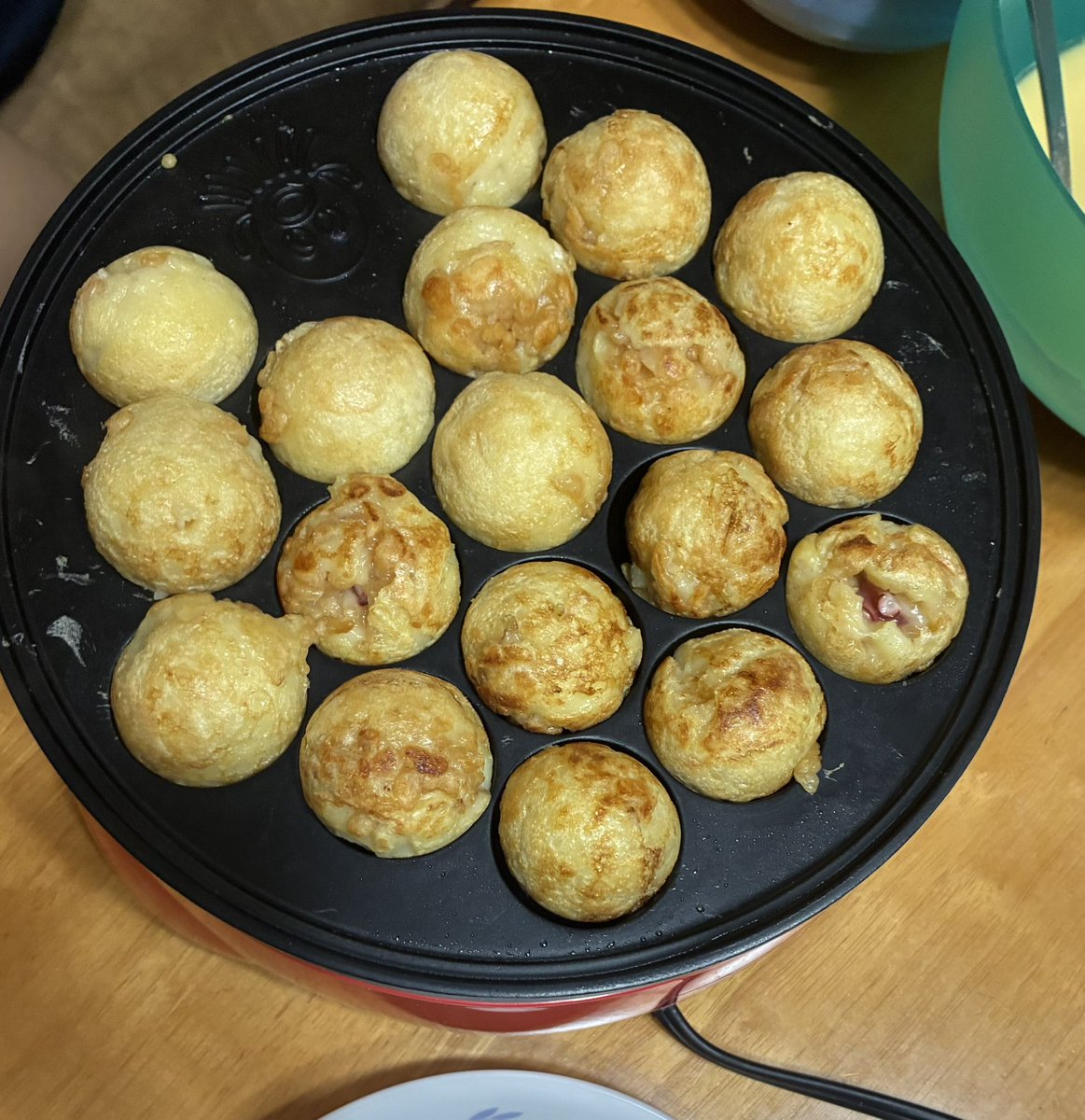 Rike219's tweet photo. 早朝にたこ焼き女発生
とち狂ってる https://t.co/PKMzDknqjd