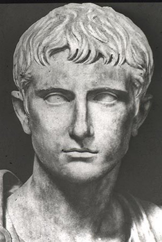 PmmIXI's tweet photo. @PalmyrPar Imagine showing Augustus this deception of a Roman. 😂😂😂 https://t.co/WCMLde6luY