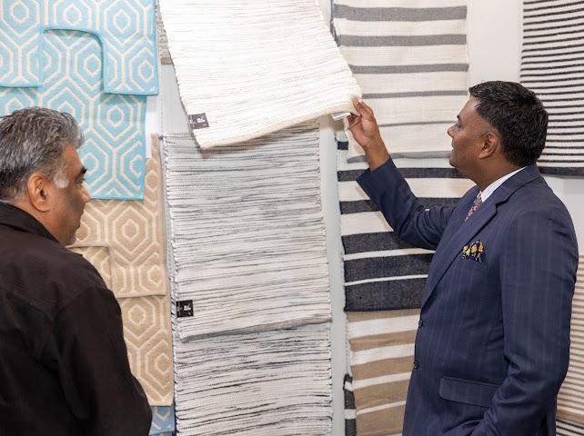 Kove1985's tweet photo. Happy to have inaugurated the India Pavilion at Decorex Exhibition in Johannesburg 

@indiainjoburg  is committed to enhance handloom exports from 🇮🇳
to 🇿🇦  

14+ Indian exhibitors under HEPC showcasing handloom heritage, craftsmanship & contemporary home décor.

@HEPC_India @TexMinIndia @indiainjoburg @MEAIndia 
@hci_pretoria @SudhakarDalela