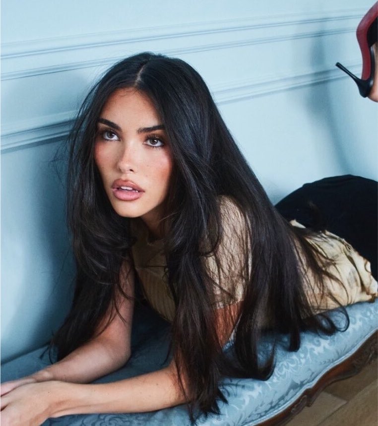 badwitchaIert's tweet photo. SIREN GAZE

the way you look at men to make them feel obsessed with you. the classic tease. a girl who leads on multiple guys with either her attraction or seductive personality, only to reject every offer sent her way; leaving the guy to grieve over his shortcoming. https://t.co/DN3wR8FbXN