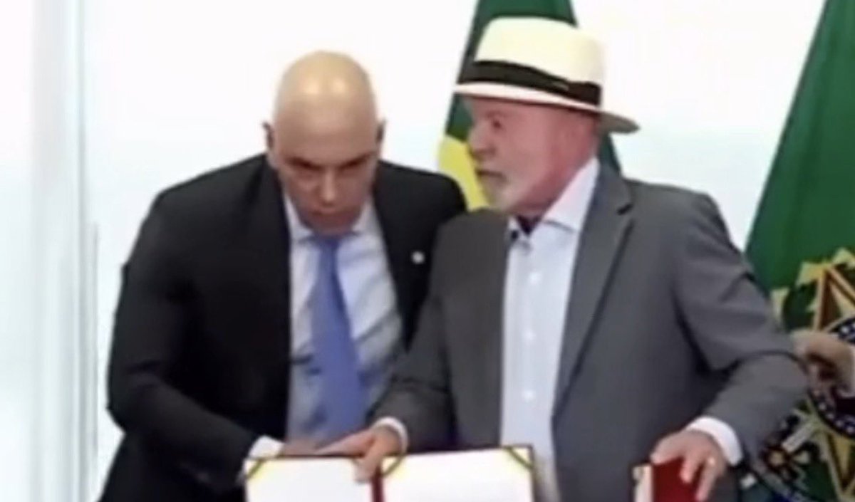 FMouraBrasil's tweet photo. A investigação de Lulinha e o café de Lula com Moraes: https://t.co/Z3jRBhR1TI.

AO VIVO agora, 18h30.

Assista ao programa Análise dos Fatos, comigo, e seja membro do canal. https://t.co/EqnW2Ma2Fu