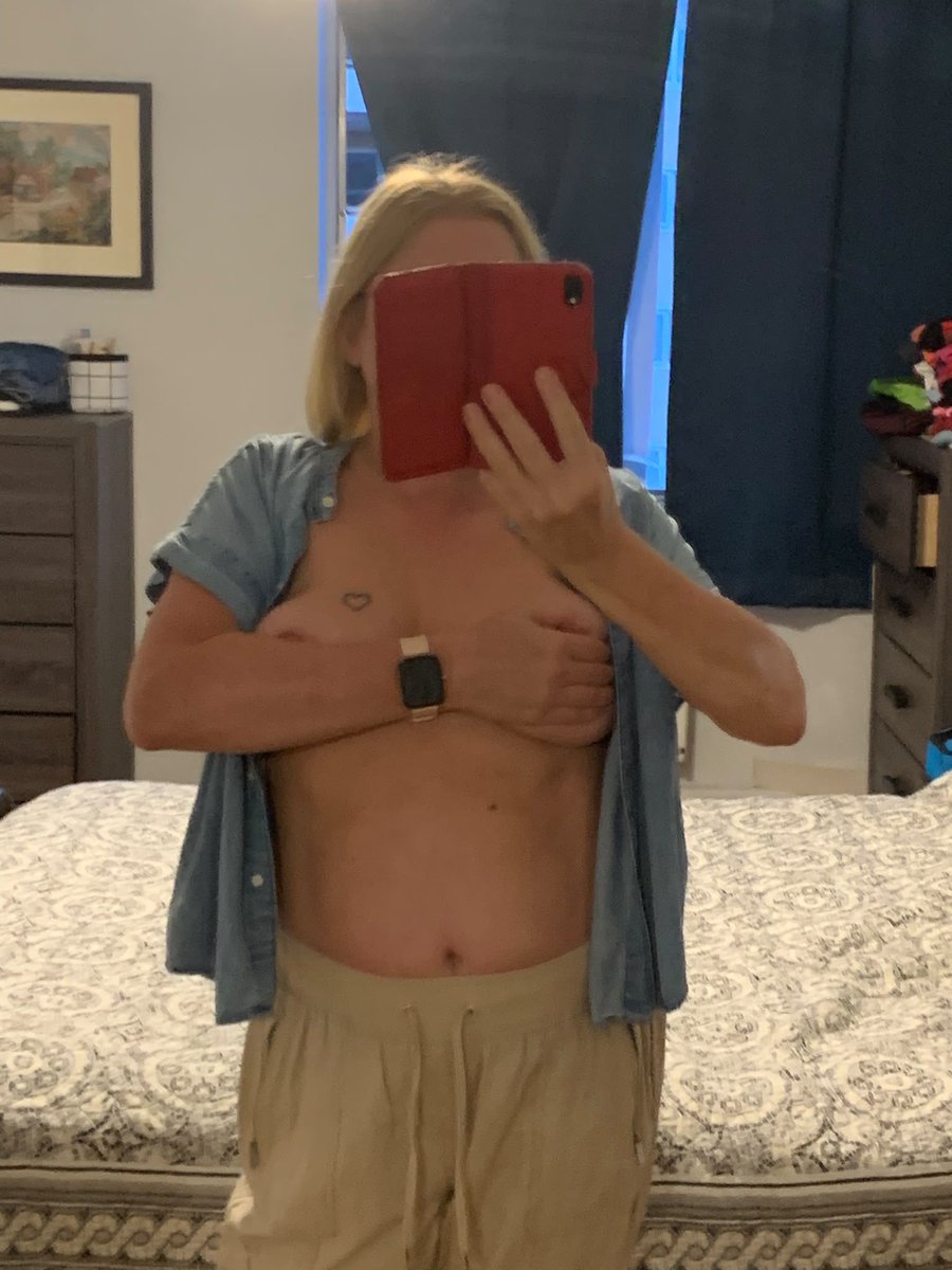 GymGirlJudit's tweet photo. Just home from work, what a fucking shit day. https://t.co/Z0iHUNSIgK