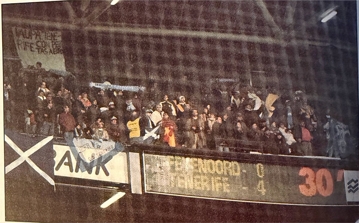 HoyTenerife's tweet photo. Después del histórico 5-3 al @OfficialSSLazio, el @CDTOficial firmó otra gesta europea al imponerse por 2-4 al @Feyenoord, que contaba con jugadores de la talla de Ronald Koeman, Henrik Larsson y Giovanni van Bronckhorst. https://t.co/zFmNopG0QF