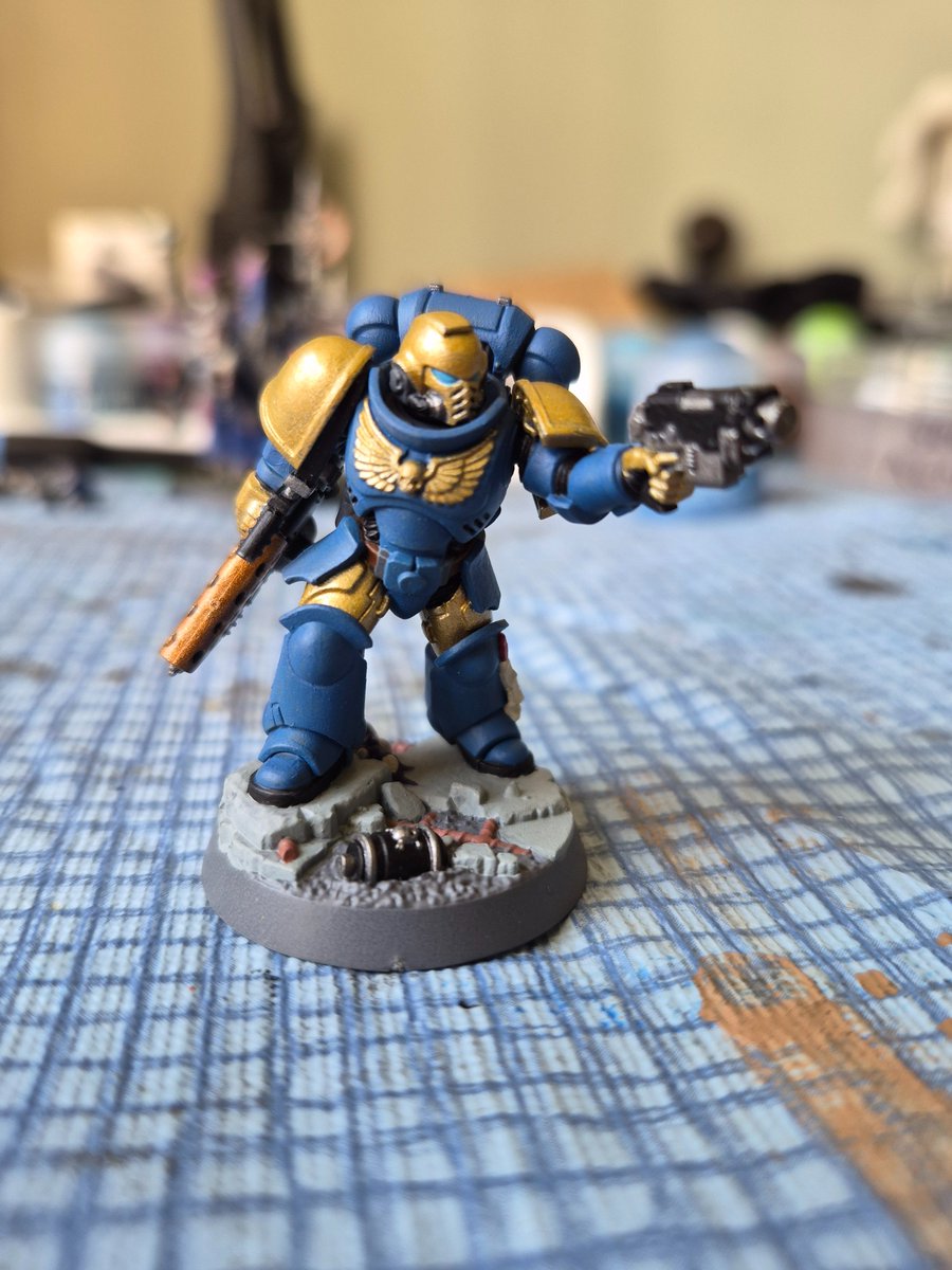 brickinstine's tweet photo. Finished my second mini, don't like the color for the tyranid growth and I don't know what color to paint the gravel under the rubble, but otherwise I'm pretty happy with it. https://t.co/ALaUlRDaUH