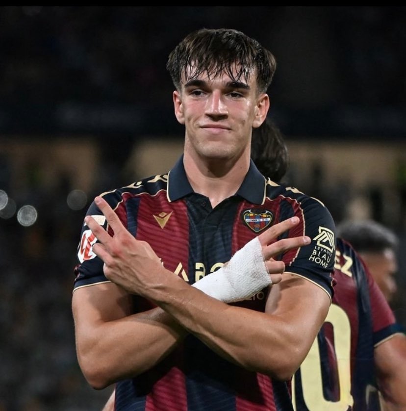 Jaggodc's tweet photo. Current Carlos Espi      Or      Prime Suarez https://t.co/cXeZbjb6GZ