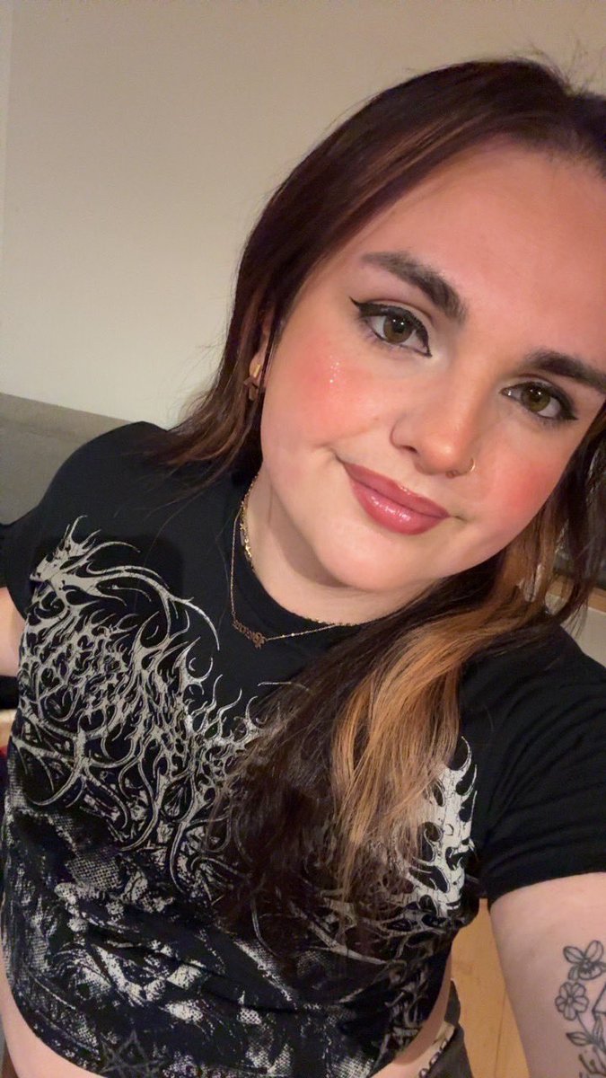 Goddesstillyxo's tweet photo. Off out to spoons with @GoddessLaury 

What spoons piggy is begging for a double domme session? 

Findom femdomme transfindom spoonspiggy drinkssub https://t.co/p5q1BBoUTx