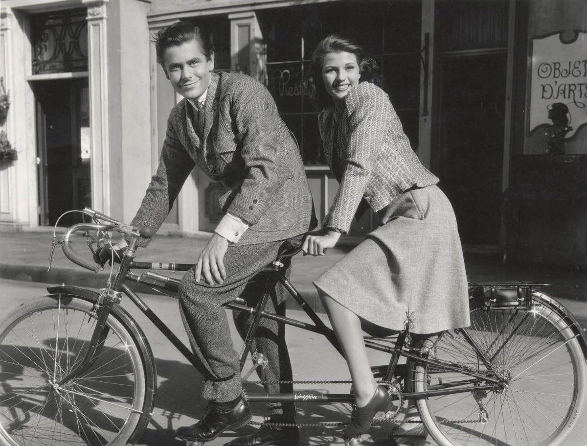 cosechadel66's tweet photo. Venga, repetimos #LaPareja, que para eso son Glenn Ford y Rita Hayworth en la 1ª de sus 5 películas juntos, "La dama en cuestión", de 1940, siendo las otras "Gilda" (1946), "Los amores de Carmen" (1948), "La dama de Trinidad" (1952) y "La trampa del dinero" (1965) #TalDíaComoHoy https://t.co/HmWTcwLOzh