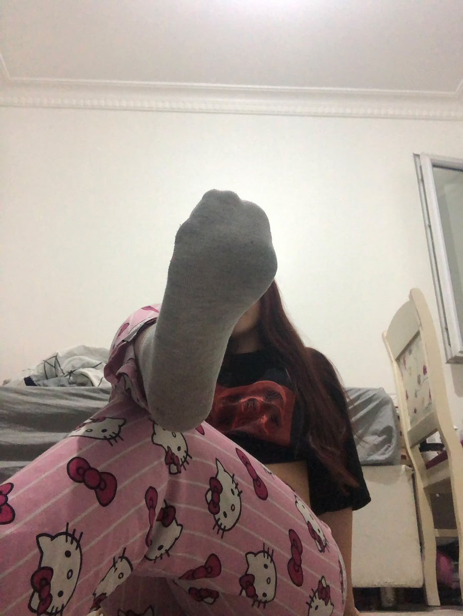findomazra's tweet photo. Koklamak için cüzdanını bırak sonra doya doya kokla enayi 😄🧚🏻‍♀️

#finansalköle #finansalköpek #findom #femdom #mistress #sahibe #köle #ayakfetişi #ayakkölesi #faturakölesi #yemeksepetikölesi https://t.co/W2R4pyHeel