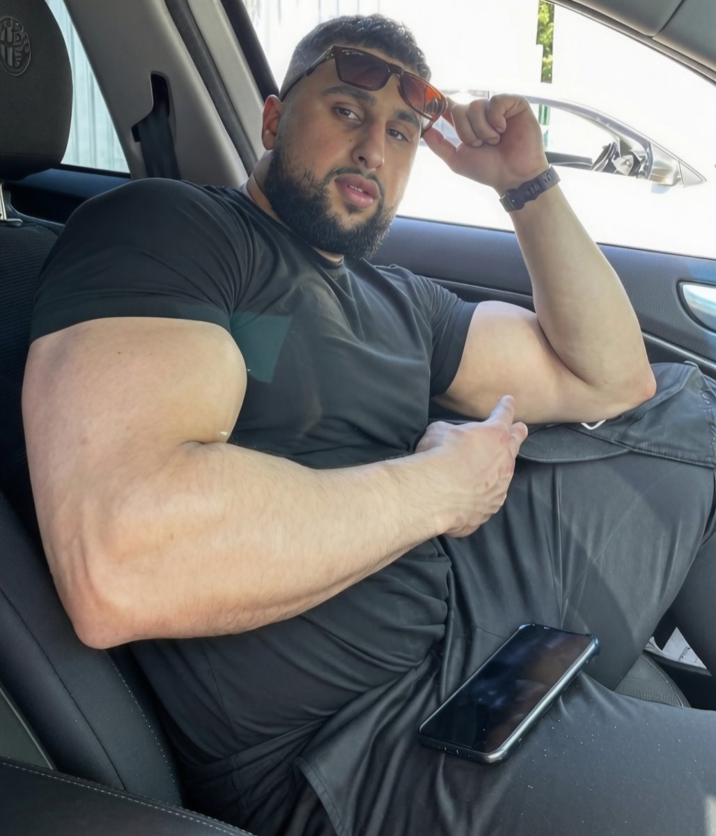 whiteboyo50's tweet photo. 😈😈 https://t.co/boir8j29bT
