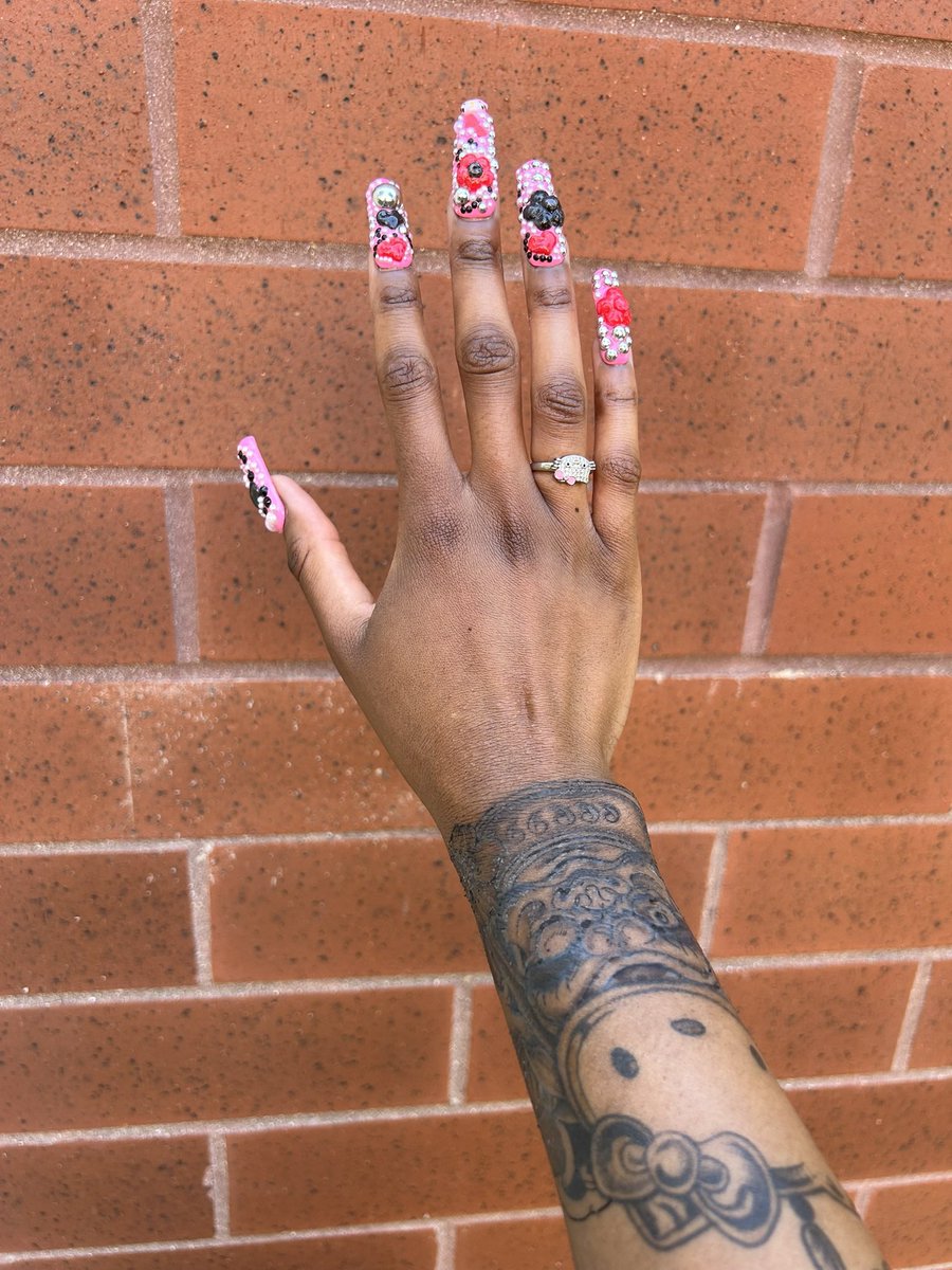 nailsbyhaley's tweet photo. Nails by Nicole Haley 🖤❤️ https://t.co/L6GTtEb04K