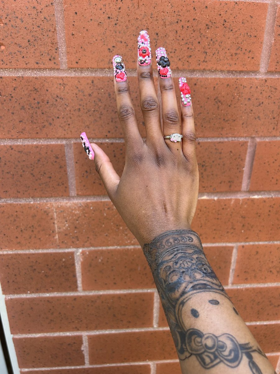 nailsbyhaley's tweet photo. Nails by Nicole Haley 🖤❤️ https://t.co/L6GTtEb04K
