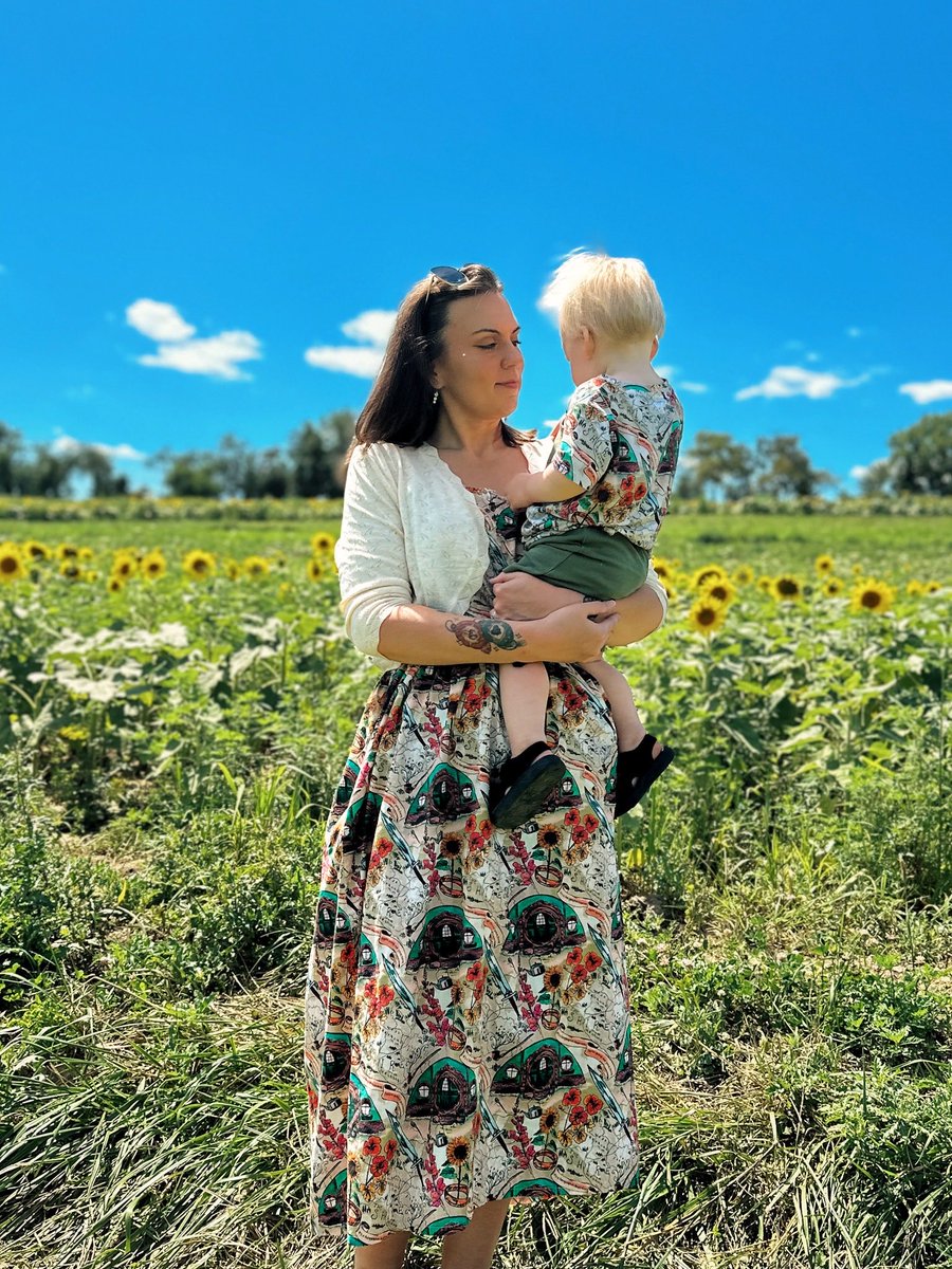 cheyrassic's tweet photo. It was hot and and sunny today, so I went to a new coffee shop &amp; sunflower field with my little dude (in matching LOTR sunflower outfits, of course)! https://t.co/VD31WGAGYN