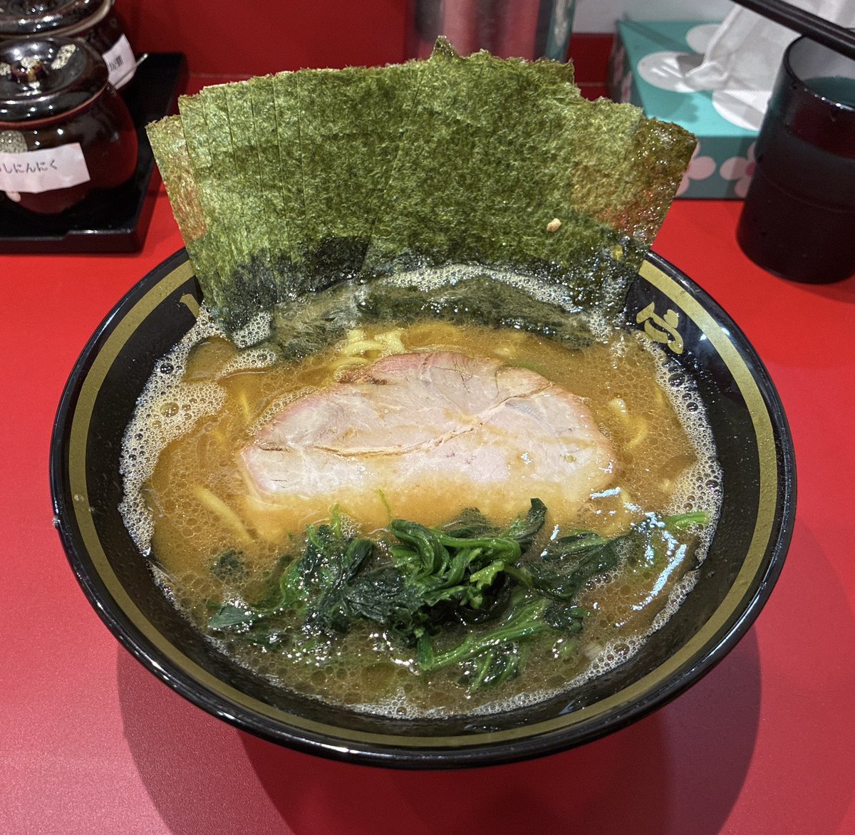 14Nonakaya's tweet photo. 十四代目野中家(草加店)です

今日も11:00〜通常通り営業します💪

草加駅にお越しの際は
ぜひお立ち寄り下さい😊

西口から歩いてすぐ‼️

Xのフォロー画面提示で
ライス食べ放題150円→100円の
お得なサービス継続中🉐

裏ガッパも無料😍

ご来店お待ちしております🙇

#十四代目野中家
#家系ラーメン https://t.co/t9f9xyOLqA