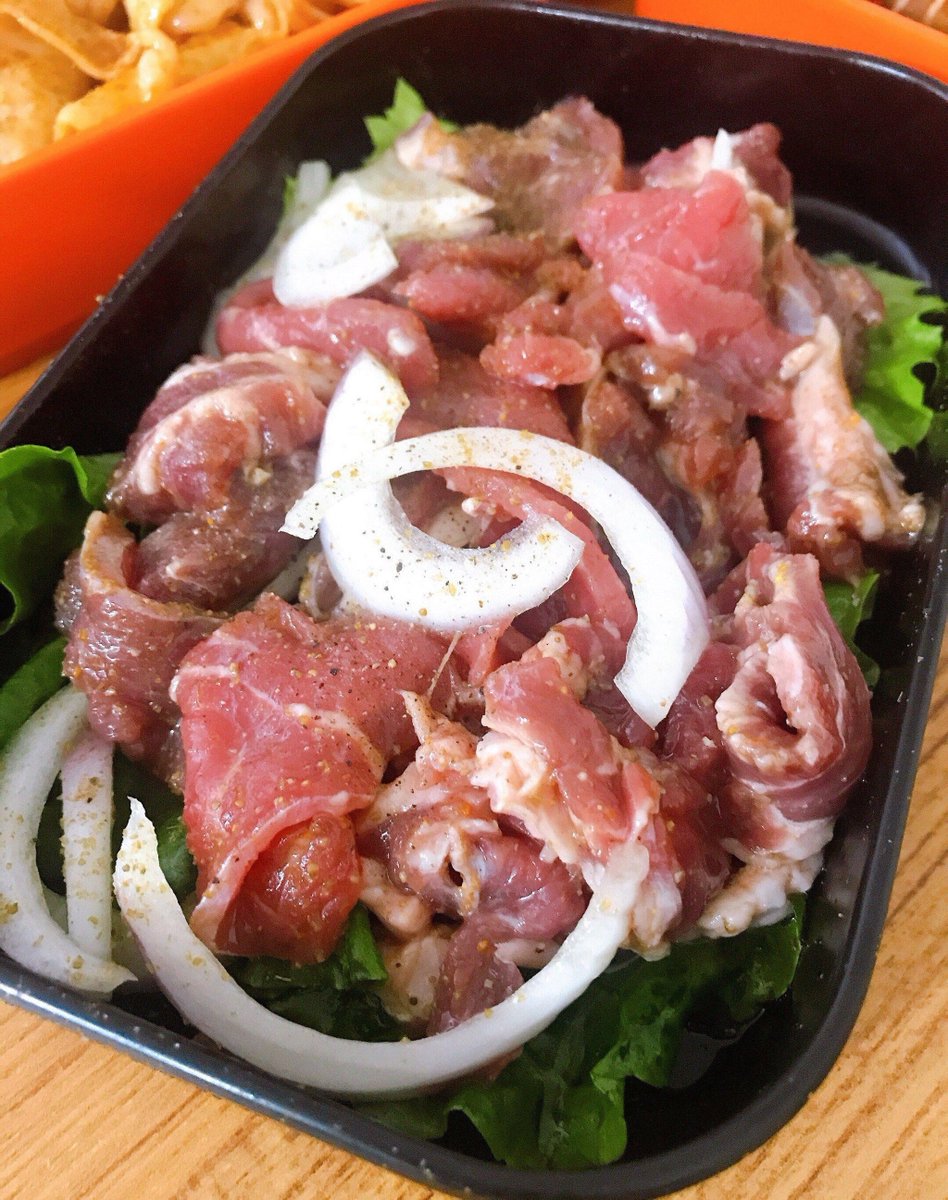 SharonThor64pq's tweet photo. 刚逛完周末菜市场！带露的小白菜、刚杀的土猪肉、活蹦乱跳的虾，都是鲜到掉眉毛的好货，今晚的餐桌稳了 https://t.co/a2VImijBSU
