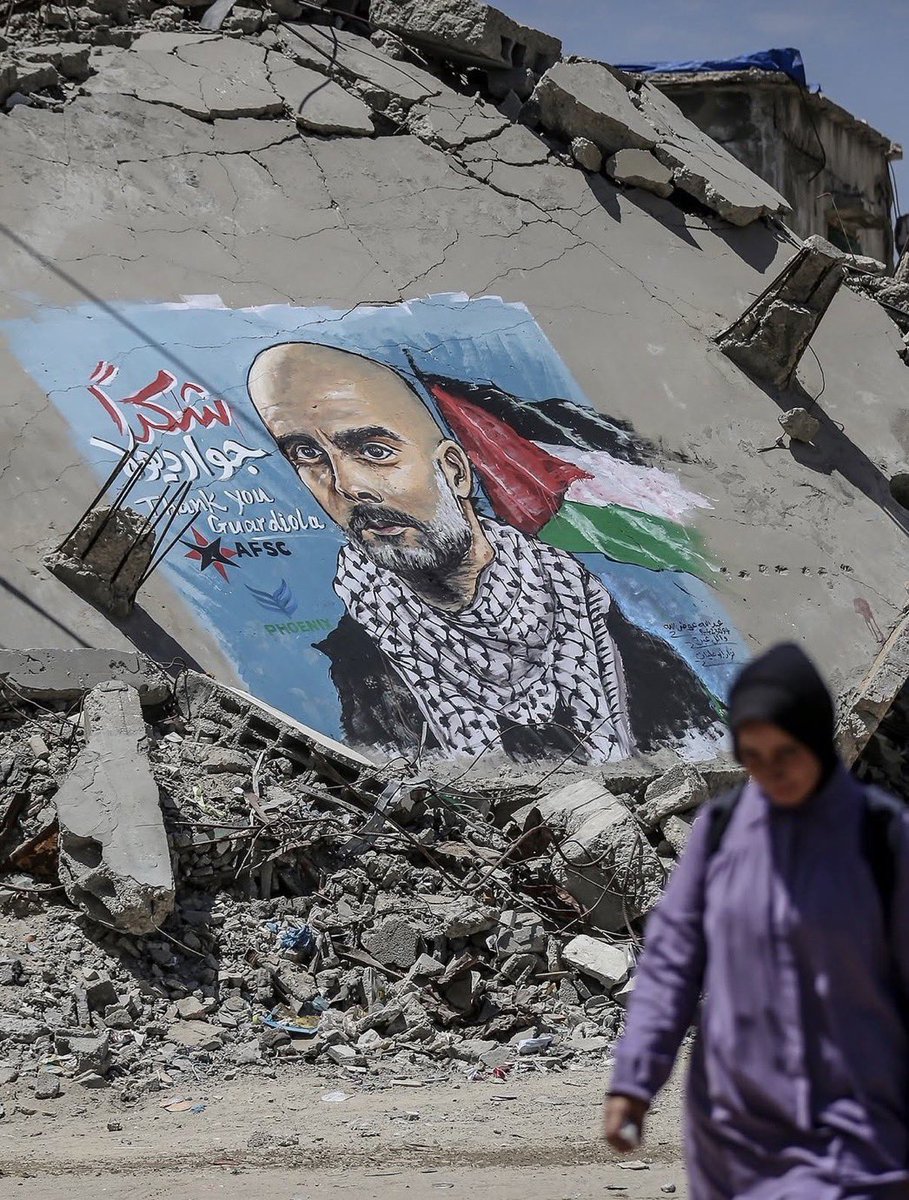 FRBlueMoon's tweet photo. 🇵🇸 Une fresque de Pep Guardiola à Gaza. 🤍🎨 https://t.co/8GmreTdSMl