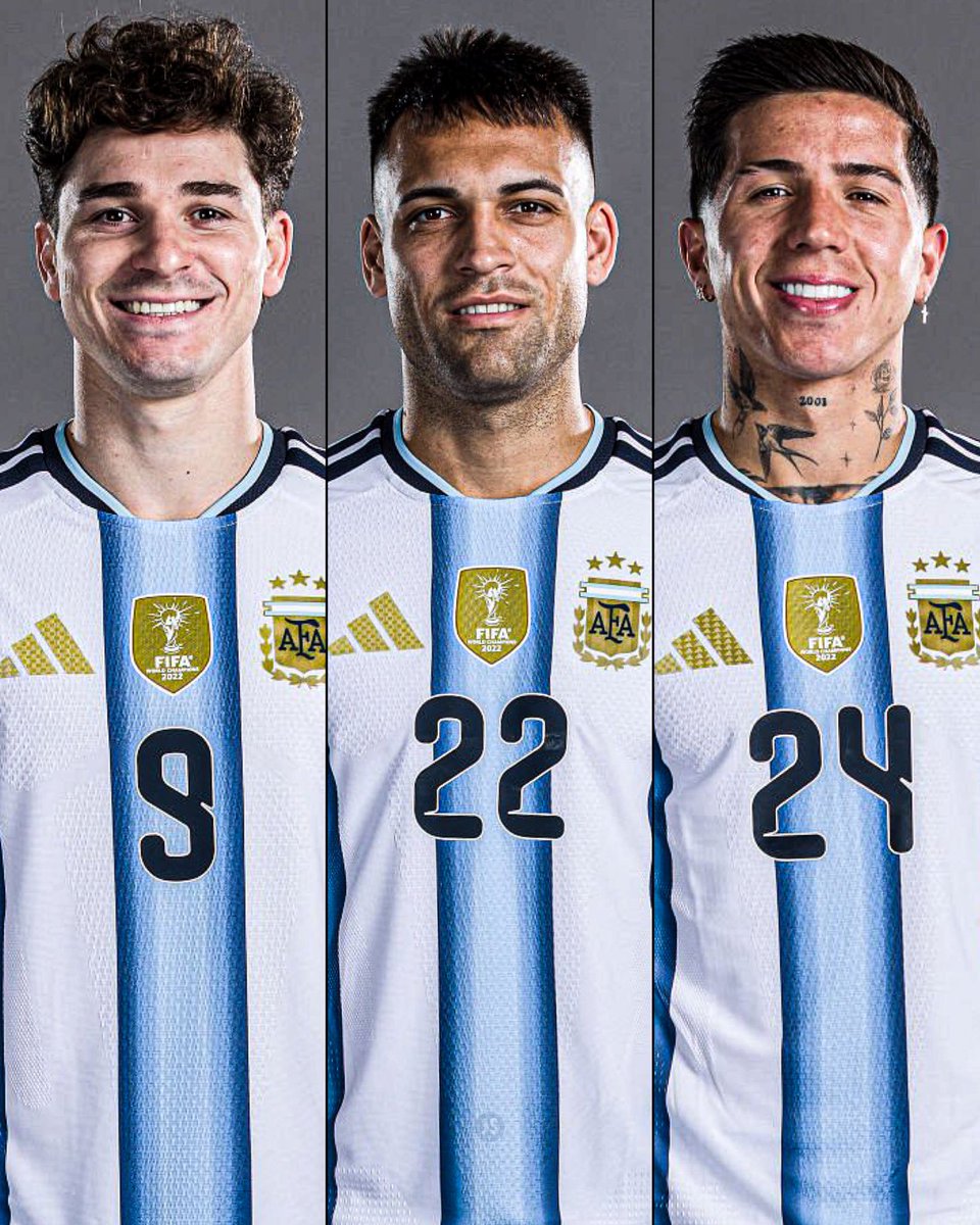 juegosimple__'s tweet photo. 🇦🇷📊 Estos son los 50 FUTBOLISTAS ARGENTINOS MÁS VALIOSOS, en la actualidad:

◉ 1 - Julián Álvarez | €120M
◉ 2 - Enzo Fernández | €100M
◉ 3 - Lautaro Martínez | €85M
◉ 4 - Nico Paz | €80M
◉ 5 - Alexis Mac Allister | €70M
◉ 6 - Cristian Romero | €50M
◉ 7 - Franco Mastantuono | €45M
◉ 8 - Lisandro Martínez | €45M
◉ 9 - Valentín Barco | €40M
◉ 10 - Giuliano Simeone | €40M
◉ 11 - Joaquín Panichelli | €35M
◉ 12 - Matías Soulé | €35M
◉ 13 - Máximo Perrone | €35M
◉ 14 - Santiago Castro | €32M
◉ 15 - Alan Varela | €32M
◉ 16 - Alejandro Garnacho | €28M
◉ 17 - Taty Castellanos | €28M
◉ 18 - José Manuel López | €25M
◉ 19 - Marcos Senesi | €25M
◉ 20 - Exequiel Palacios | €25M
◉ 21 - Nico González | €22M
◉ 22 - Gianluca Prestianni | €20M
◉ 23 - Equi Fernández | €20M
◉ 24 - Thiago Almada | €20M
◉ 25 - Leonardo Balerdi | €18M
◉ 26 - Facundo Medina | €18M
◉ 27 - Esequiel Barco | €16M
◉ 28 - Emiliano Buendía | €16M
◉ 29 - Claudio Echeverri | €15M
◉ 30 - Mateo Pellegrino | €15M
◉ 31 - Carlos Alcaraz | €15M
◉ 32 - Nicolás Domínguez | €15M
◉ 33 - Nahuel Molina | €15M
◉ 34 - Lionel Messi | €15M
◉ 35 - Santiago Hezze | €14M
◉ 36 - Rodrigo De Paul | €14M
◉ 37 - Valentín Gómez | €12M
◉ 38 - Facundo Buonanotte | €12M
◉ 39 - Santiago Ramos Mingo | €12M
◉ 40 - Enzo Barrenechea | €12M
◉ 41 - Rodrigo Garro | €12M
◉ 42 - Nehuén Pérez | €12M
◉ 43 - Kevin Mac Allister | €12M
◉ 44 - Emiliano Martínez | €12M
◉ 45 - Milton Delgado | €10M
◉ 46 - Álvaro Montoro | €10M
◉ 47 - Mariano Troilo | €10M
◉ 48 - Aarón Anselmino | €10M
◉ 49 - Agustín Giay | €10M
◉ 50 - Agustín Rossi | €10M

⁉️ ¿OPINIONES?

[@Transfermarkt]